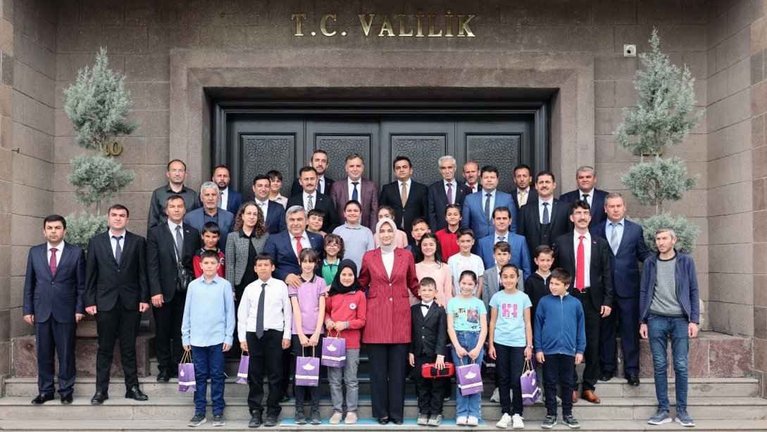 Sayın Valimiz Doç. Dr. Kübra Güran YİĞİTBAŞI 23 Nisan Ulusal Egemenlik ve Çocuk Bayramında misafirlerini ağırladı.